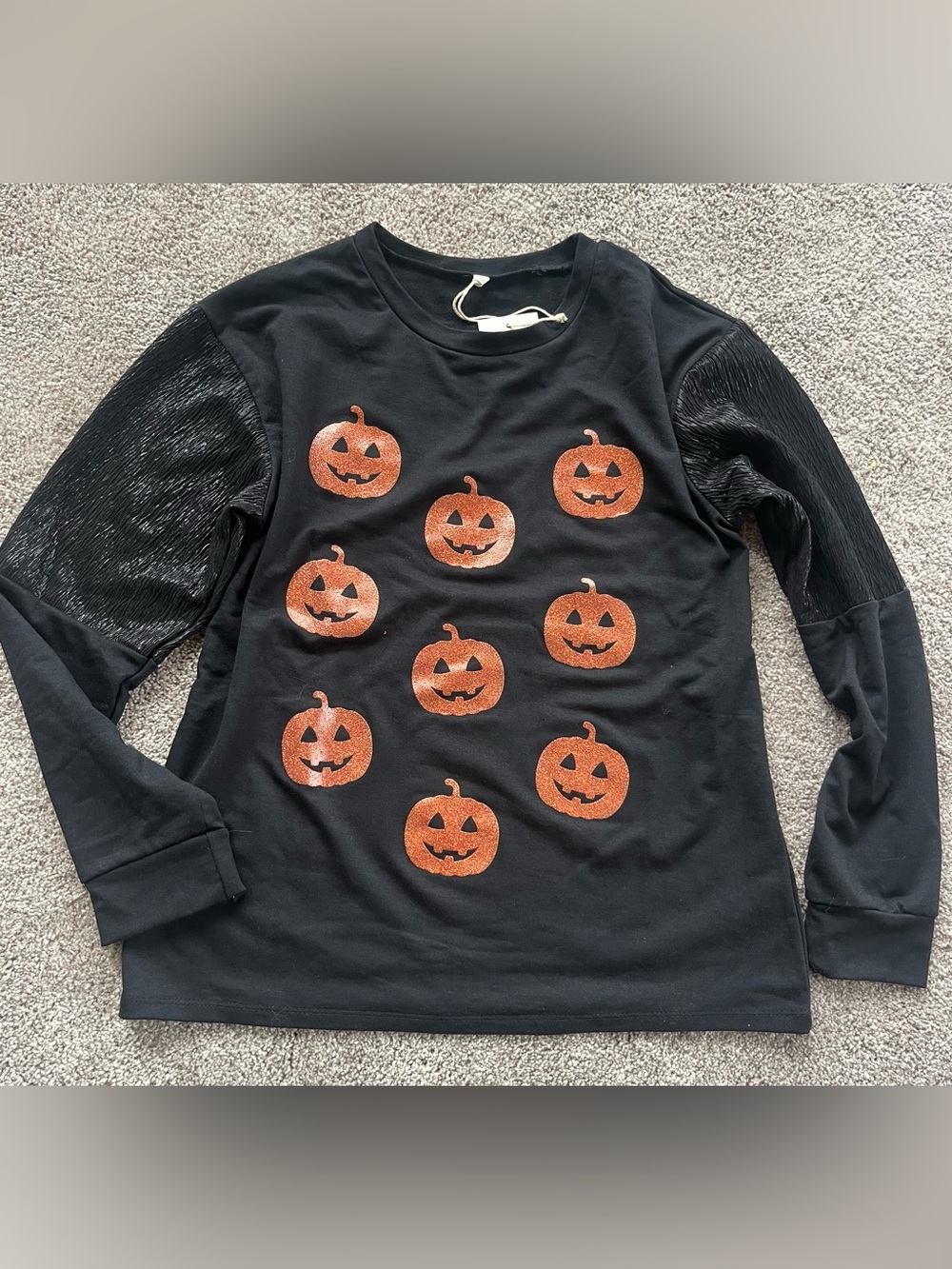 Women's Black Long-Sleeve Halloween Pumpkin Tee - Glitter Orange Pumpkins